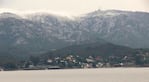 El cerro Mogote de Carlos Paz quedó blanco por el granizo. Foto: Eduardo Pérez.