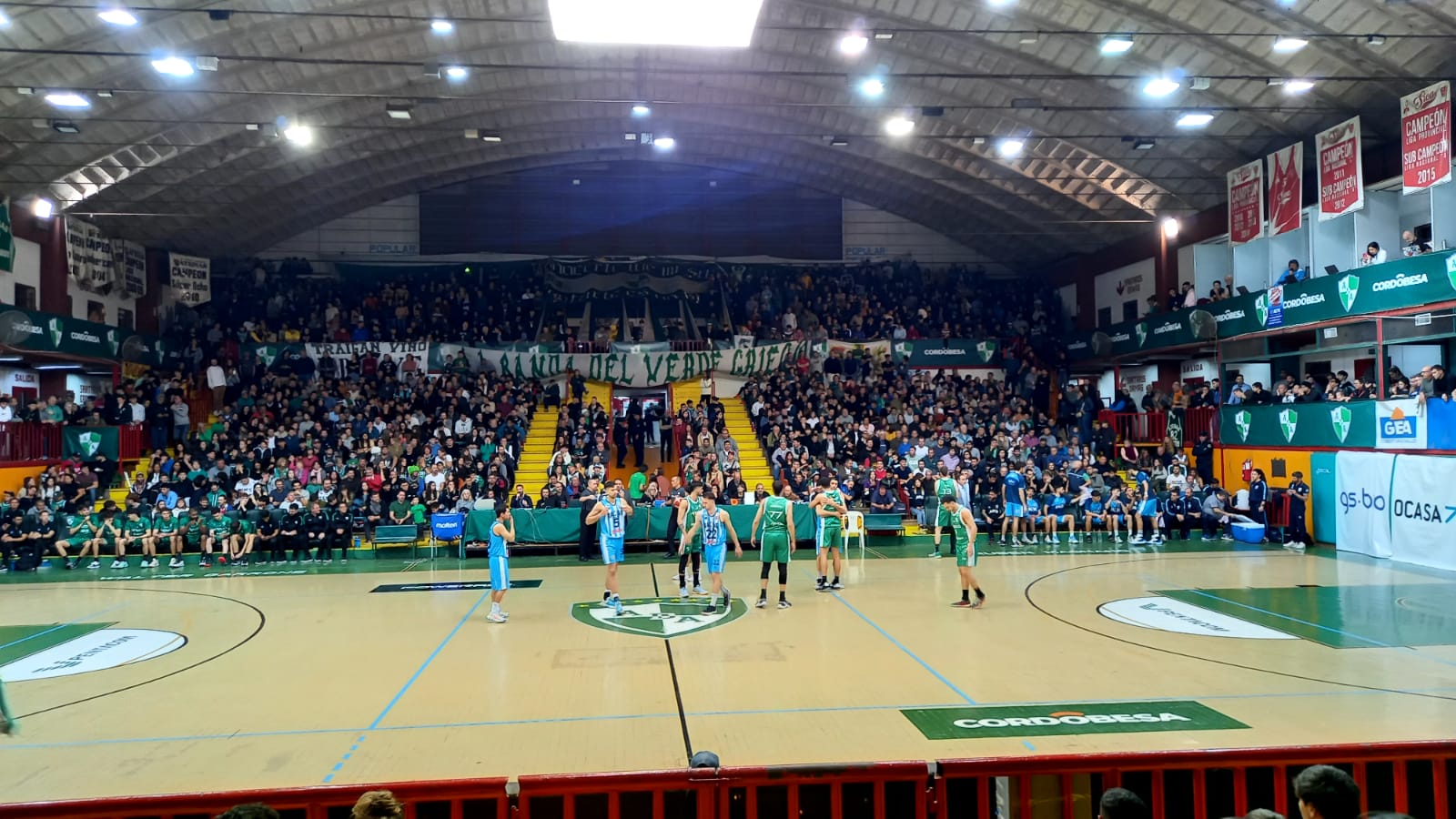 El Cerutti lució repleto en el segundo juego de la final.