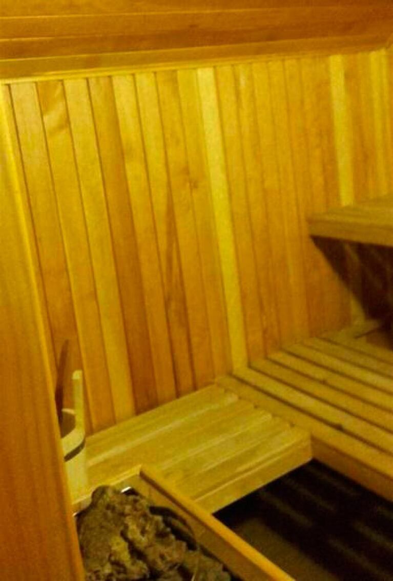 El chalet con sauna y sin muebles de Báez