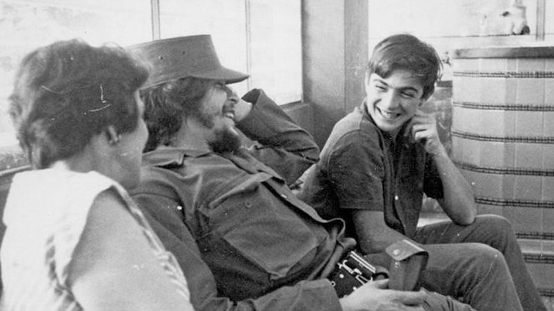 El Che Guevara y su familia en Cuba.