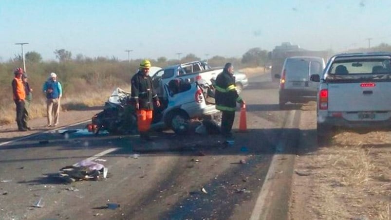 El Chevrolet Corsa quedó casi totalmente destruido. 