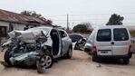 El Chevrolet Tracker y la Peugeot Partner quedaron destrozados.