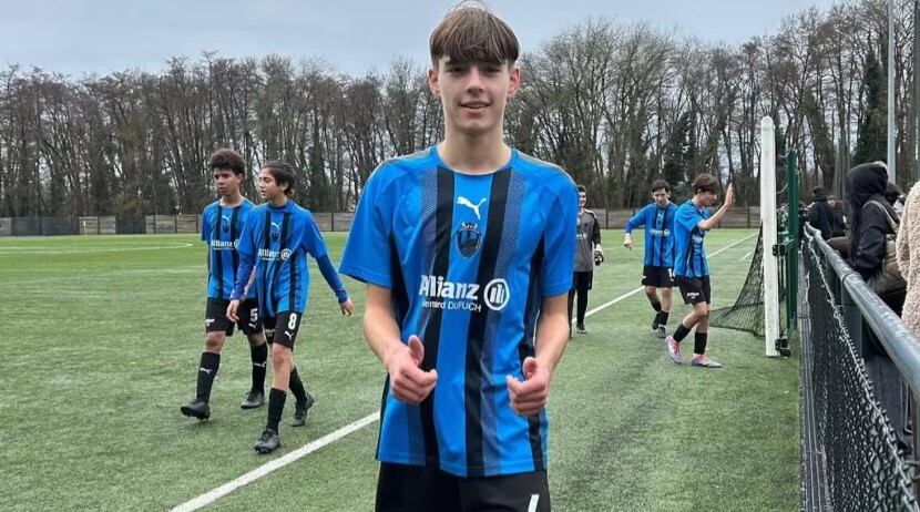 El chico de 14 años murió tras un choque en un partido.