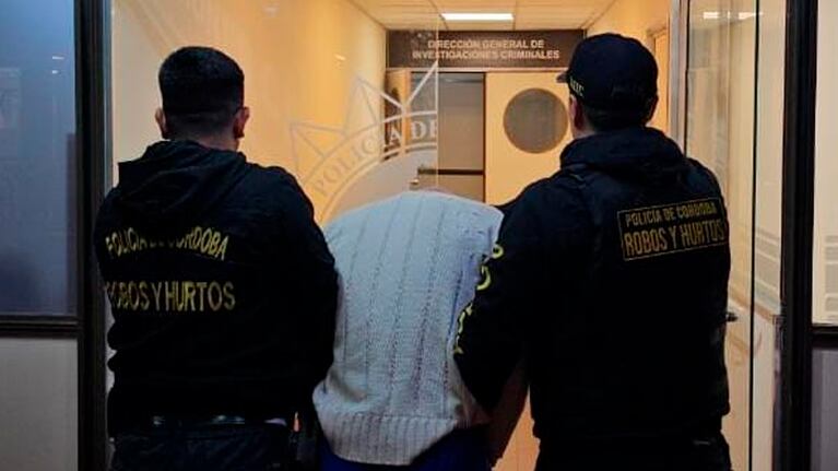 El chico de 21 años tiene antecedentes.