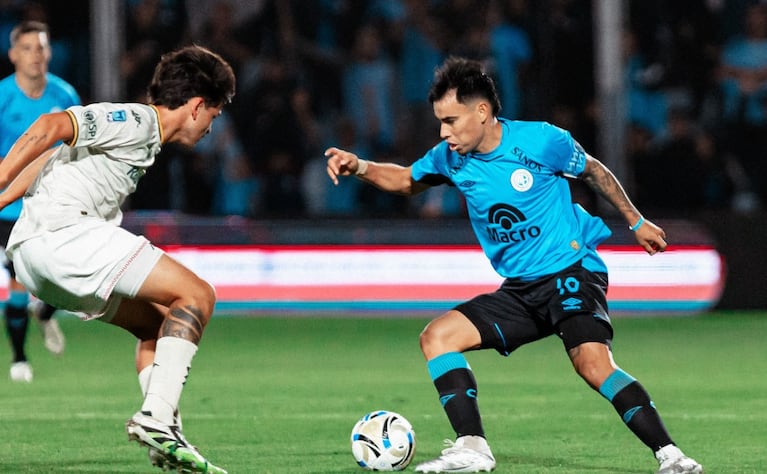 EL Chino Zelarayán abrió el marcador para Belgrano.