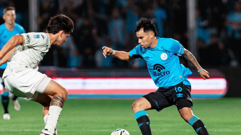 EL Chino Zelarayán abrió el marcador para Belgrano.