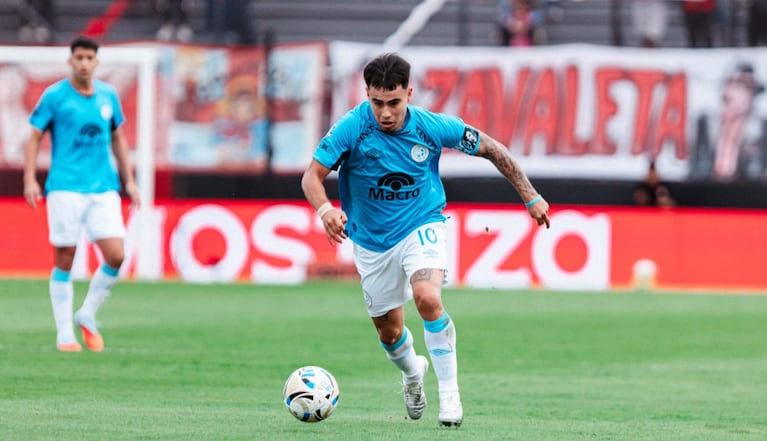 El Chino Zelarayán, capitán y emblema del equipo del Ruso Zielinski.