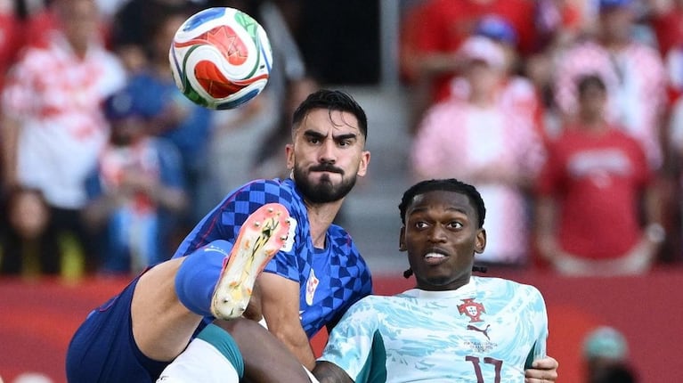 El chip de la pelota fue determinante para definir el partido.