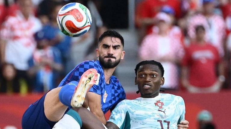 El chip de la pelota fue determinante para definir el partido.