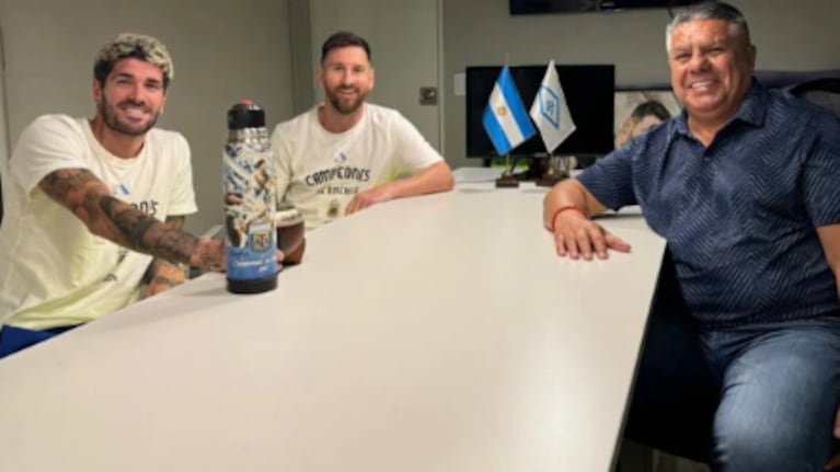 El Chiqui Tapia mantiene la cábala de los mates, pero ahora cambió de compañeros.