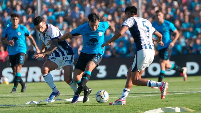 El choque entre Belgrano y Talleres podría repetirse en octavos de final del Torneo Apertura.