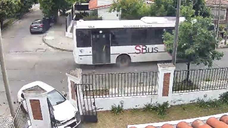 El choque ocurrió este miércoles en pleno barrio Cerro de las Rosas.