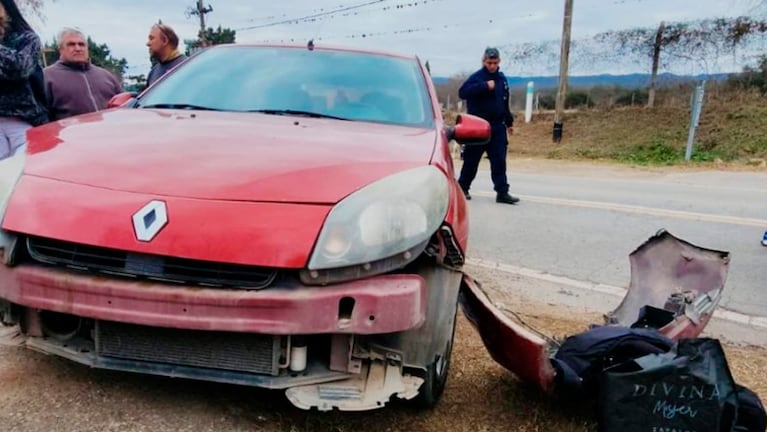 El choque se produjo entre una moto y un auto.