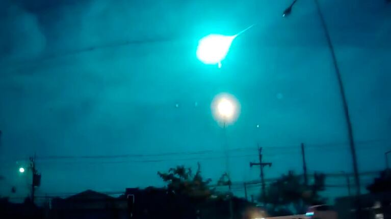 El cielo de Bangkok se iluminó y provocó un gran susto entre los habitantes de la ciudad.