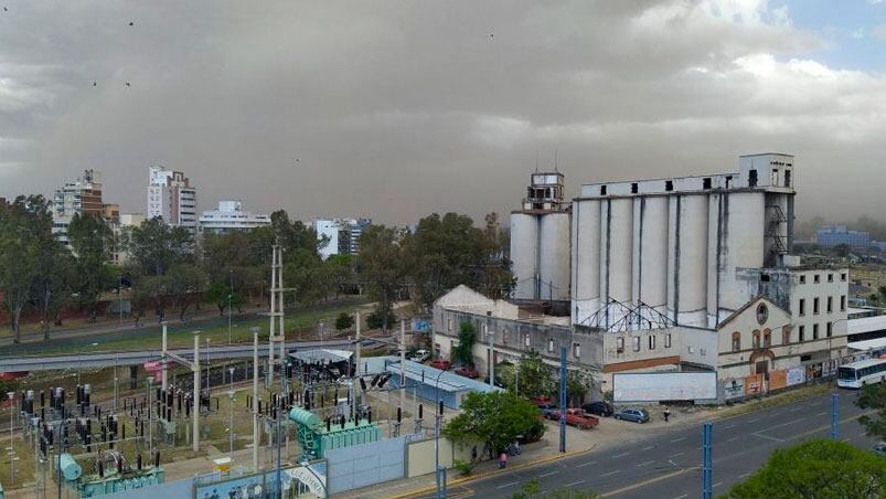 El cielo se cubrió de gris y bajó la temperatura en Córdoba. Foto: gentileza Aye Aballay.