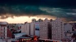 El cielo se puso negro y castigó a los cordobeses. Foto: Martín Bellido.