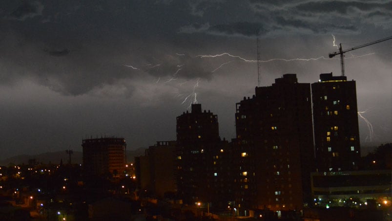 El cielo seguía amenazante la noche del sábado.