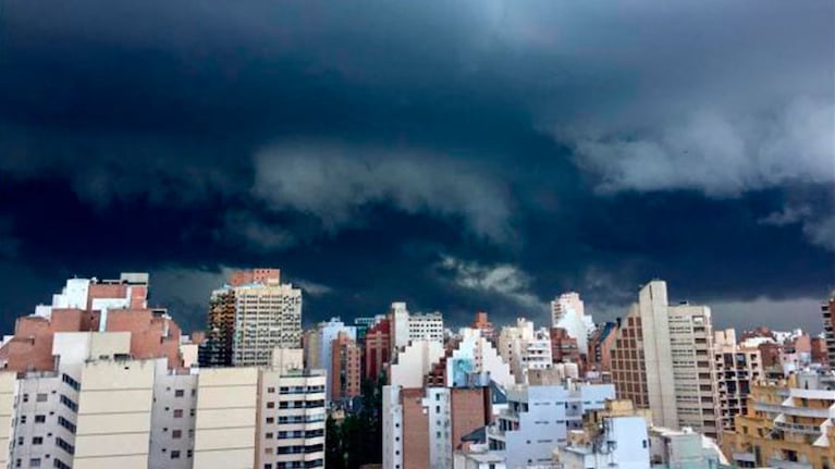 El cielo volvió a cubrirse en la capital cordobesa. Foto: Federico Perazzone / Archivo.