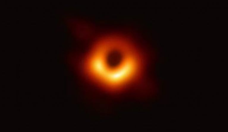 El científico cordobés describió cómo fue fotografiar por primera vez el agujero negro