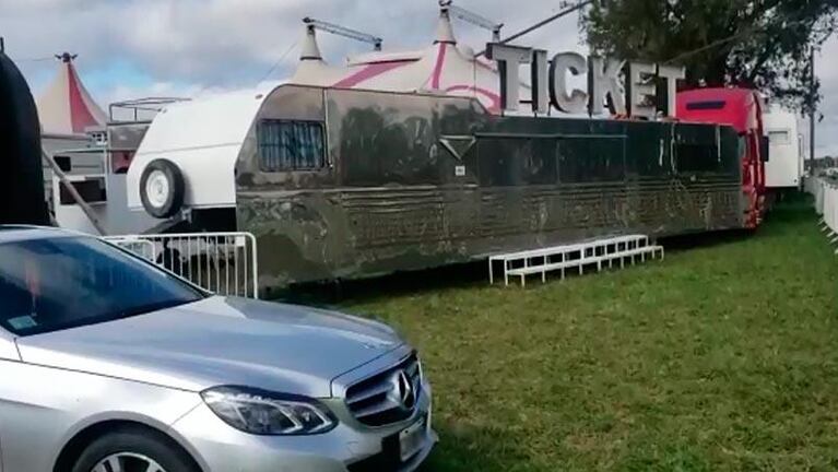 El circo Servian quedó varado en Río Cuarto y vende autos para subsistir: "Estamos intentando sobrevivir"