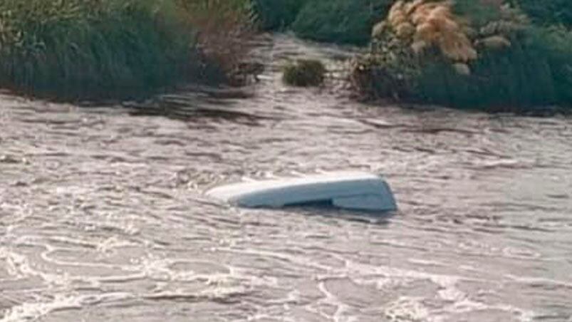 El Citroen Berlingo quedó totalmente inundado. 