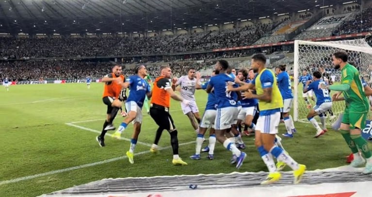 El clásico de Belo Horizonte terminó con un escándalo histórico.