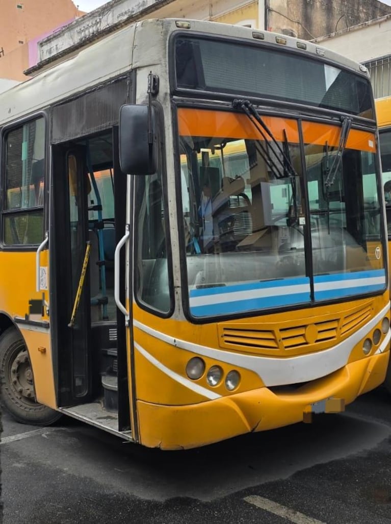 El colectivo implicado en el choque (Foto: Prensa Policía)