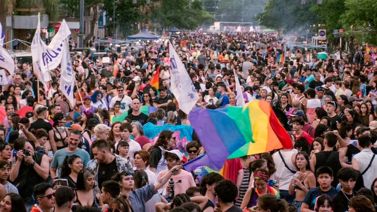 El colectivo LGBTIQ+ marcha en Córdoba contra los dichos de Milei en Davos.