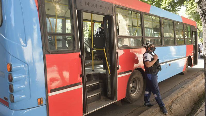 El colectivo quedó bajo custodia policial y el chofer fue detenido.