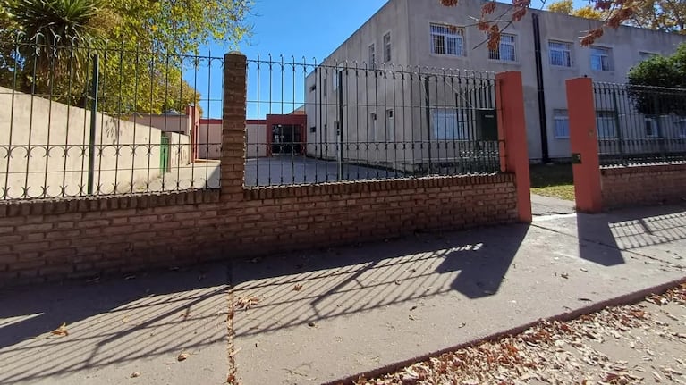 El colegio suspendió las clases en medio del dolor por la muerte de la alumna.