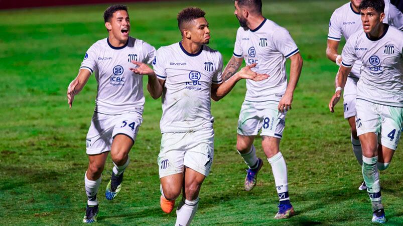 El colombiano Valoyes, el gran salvador en San Pablo. Foto: prensa Talleres.