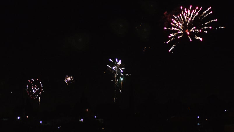 El color de la navidad en los fuegos artificiales. Foto: Lucio Casalla / ElDoce.tv