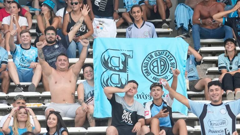 El color de las dos hinchadas en el Kempes. Foto: Lucio Casalla/El Doce.