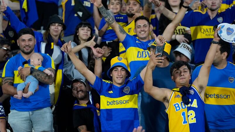 El color de los hinchas de Boca y Estudiantes en el Kempes. Foto: Lucio Casalla / ElDoce.tv.