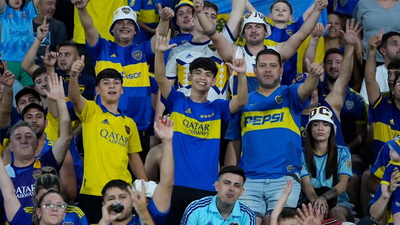 El color de los hinchas de Boca y Estudiantes en el Kempes. Foto: Lucio Casalla / ElDoce.tv.