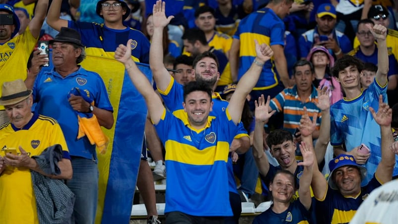 El color de los hinchas de Boca y Estudiantes en el Kempes. Foto: Lucio Casalla / ElDoce.tv.