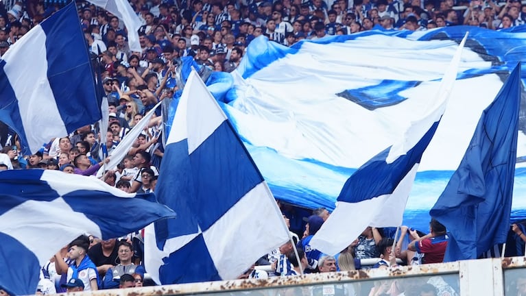 El color de los hinchas de Talleres en el clásico ante Belgrano en el Kempes. Foto: Lucio Casalla / ElDoce.tv.
