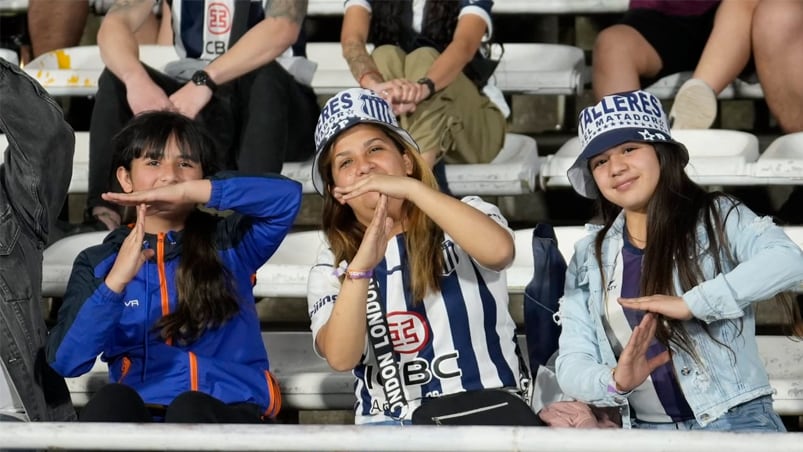 El color de los hinchas de Talleres en el clásico con Instituto. Foto: Lucio Casalla / ElDoce.tv.