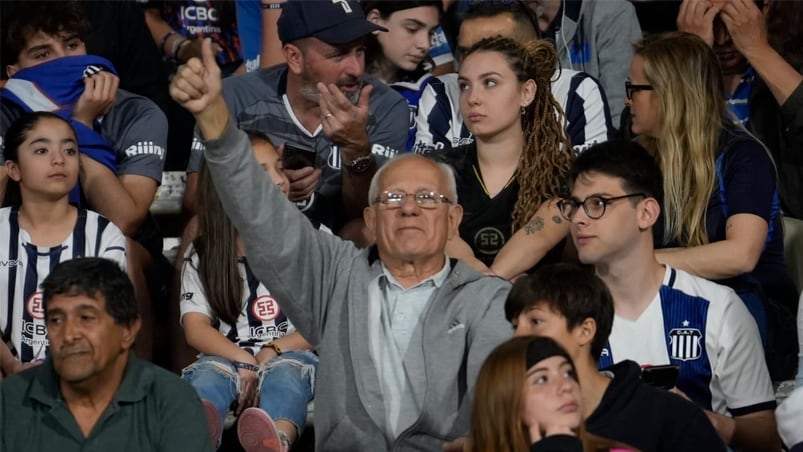 El color de los hinchas de Talleres en el clásico con Instituto. Foto: Lucio Casalla / ElDoce.tv.