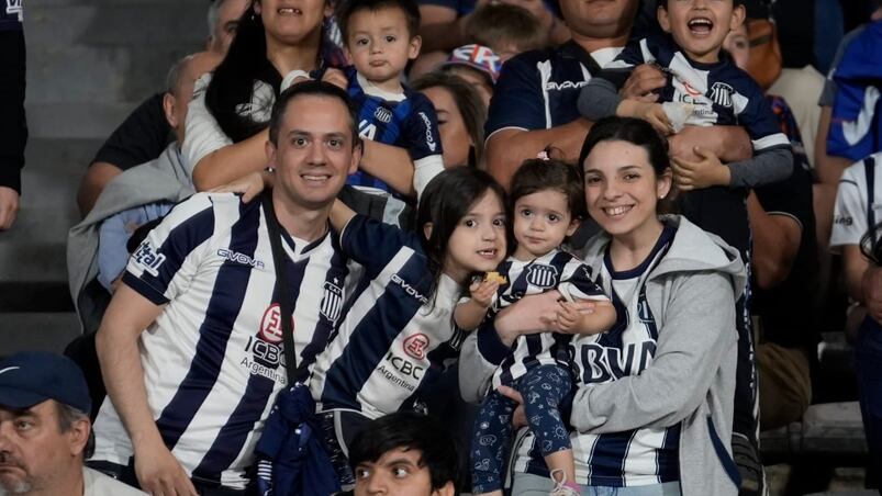 El color de los hinchas de Talleres en el clásico con Instituto. Foto: Lucio Casalla / ElDoce.tv.