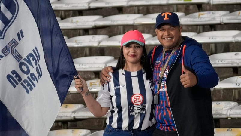 El color de los hinchas de Talleres en el clásico con Instituto. Foto: Lucio Casalla / ElDoce.tv.