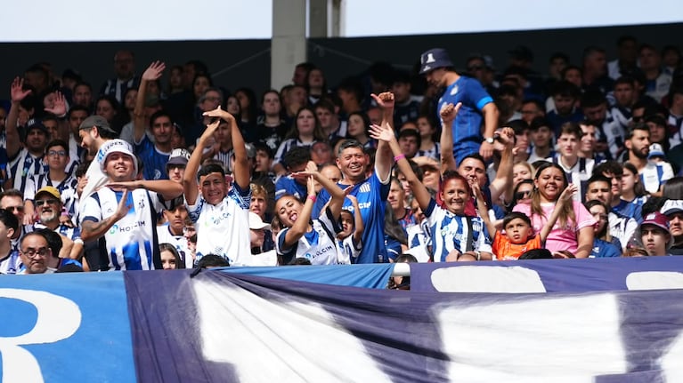 El color de los hinchas de Talleres para el clásico ante Belgrano en el Kempes. Foto: Lucio Casalla / ElDoce.tv.
