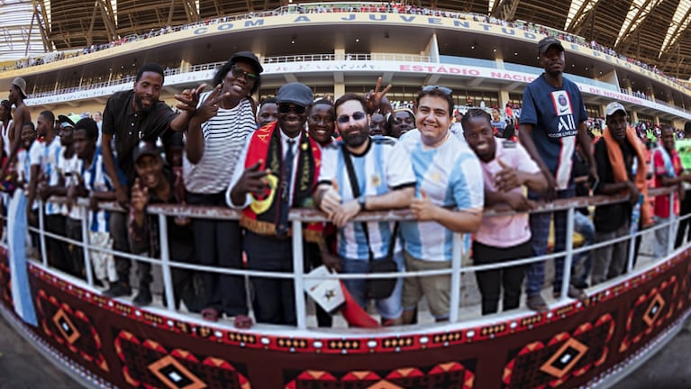 El color del estadio 11 de Noviembre para alojar a la Selección ante Angola.