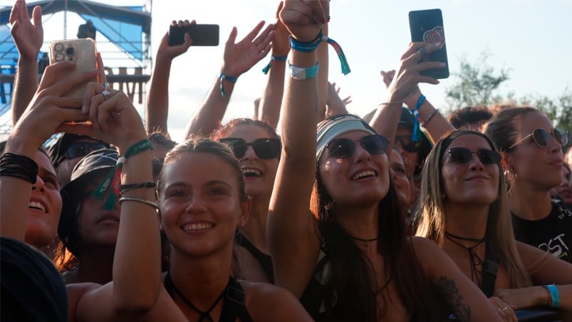 El color y el aguante de Cosquín Rock 2025 en su primer día. Foto: Matías Carrizo / El Doce.