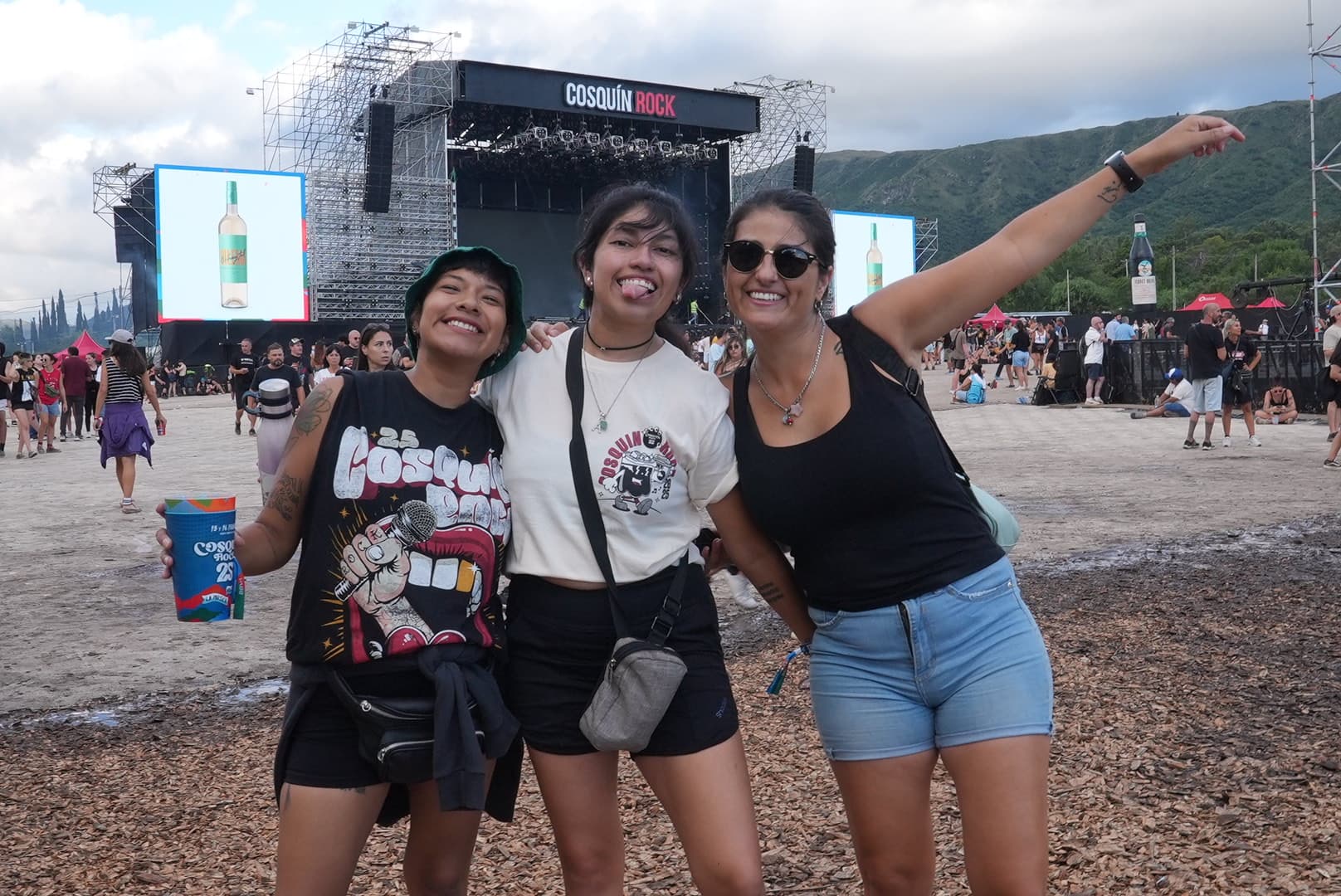 El color y el aguante de Cosquín Rock 2025 en su segundo día. Foto: Matías Carrizo / El Doce.