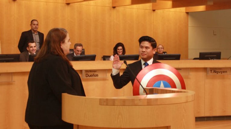 El concejal usó el elemento del superhéroe de Marvel.