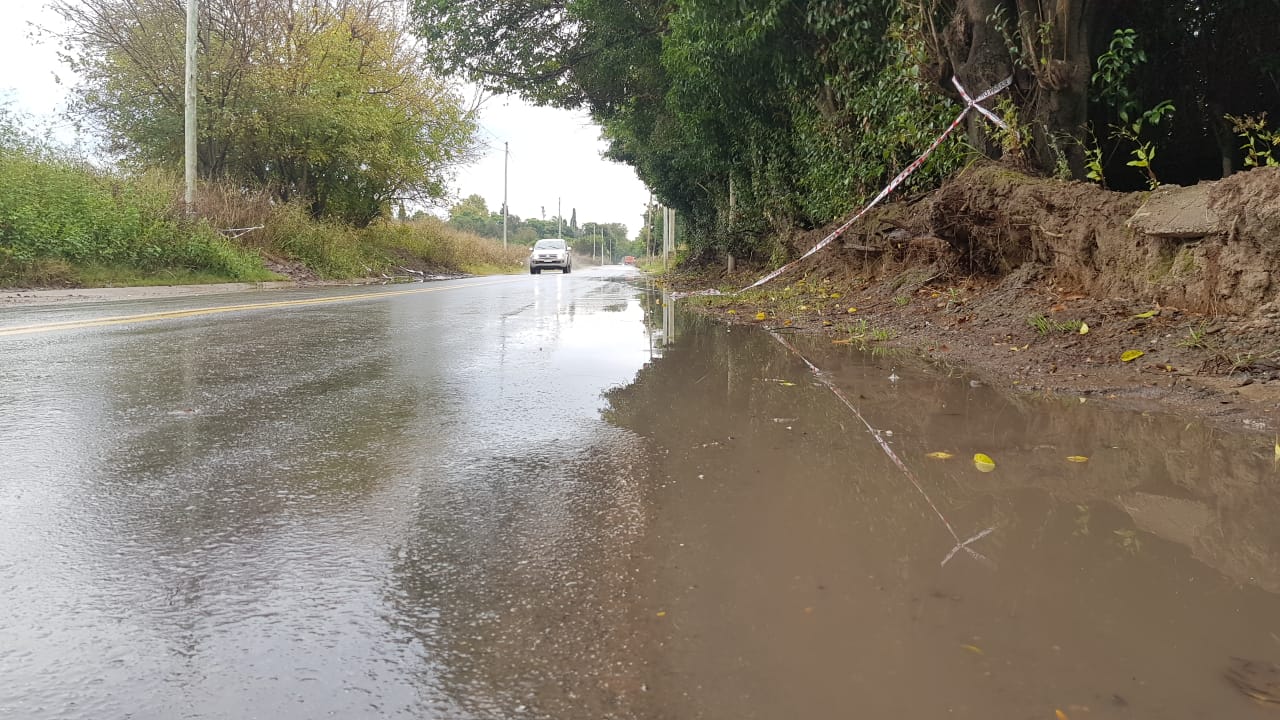 El conductor abandonó la camioneta tras el accidente.