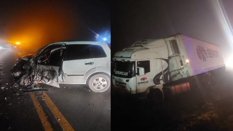 El conductor de 32 años se salvó de milagro al chocar con dos camiones.