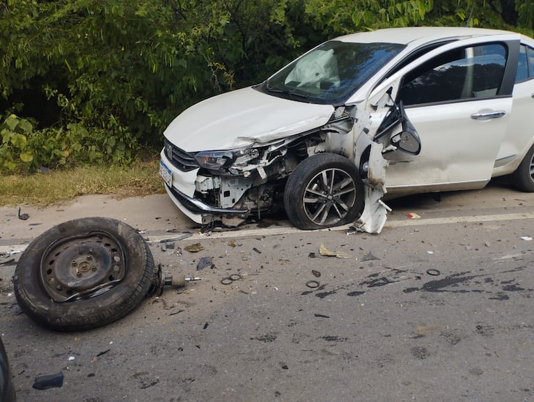 El conductor de Fiat Cronos también terminó internado.