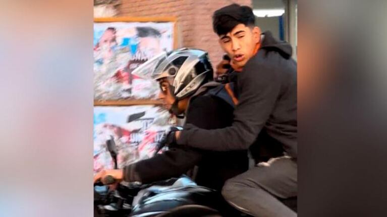 El conductor de la moto sigue prófugo.